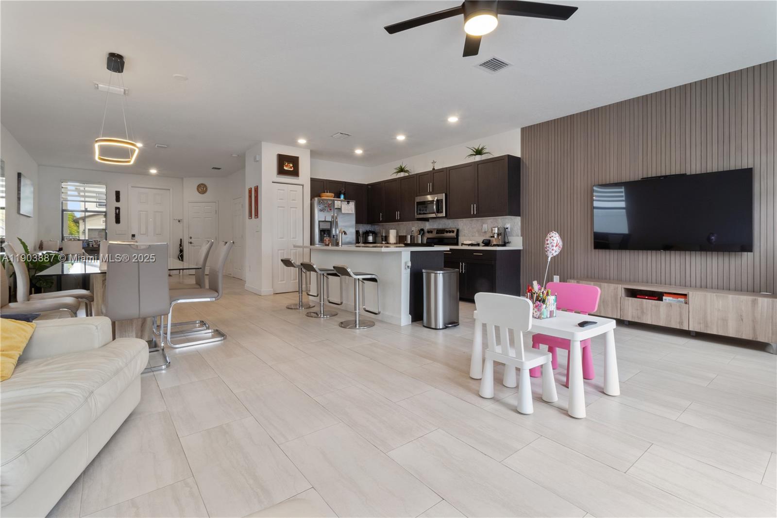 AQUABELLA NORTH - Residential Lease