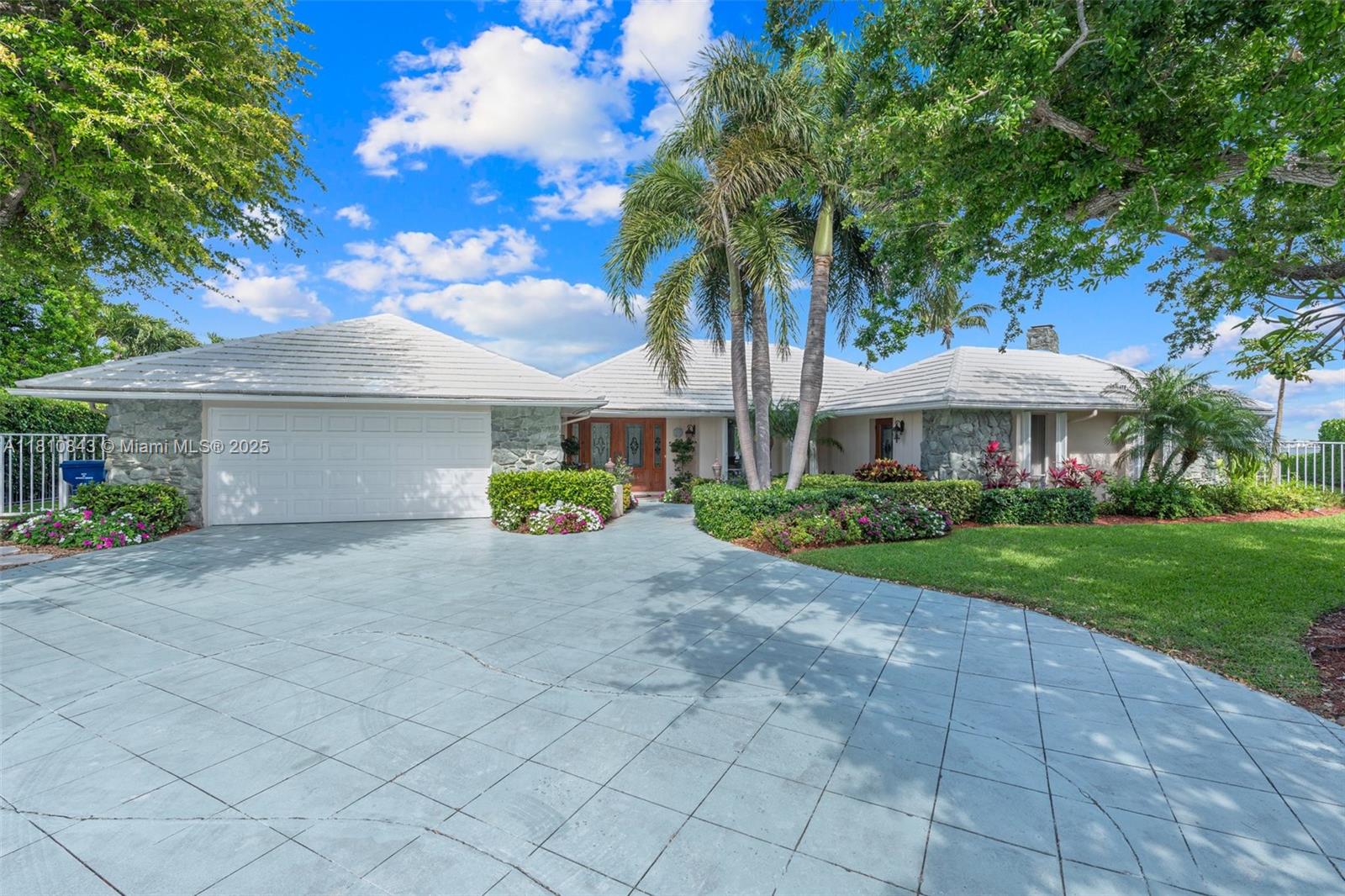 YACHT HARBOR MANOR - Residential