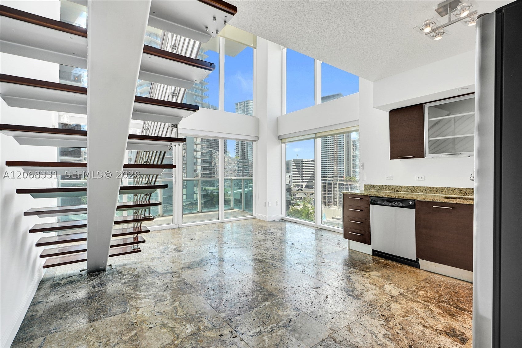 41 SE 5th St 1016