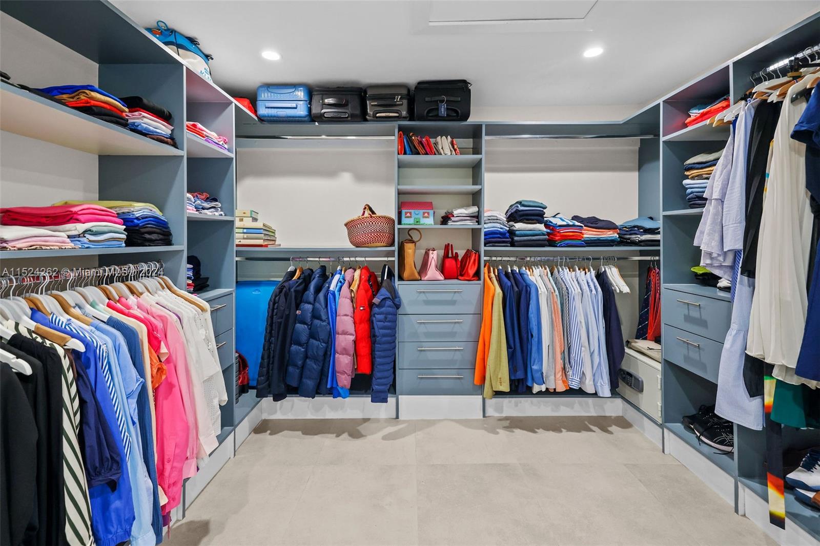 PINE TREE ESTATES - Residential