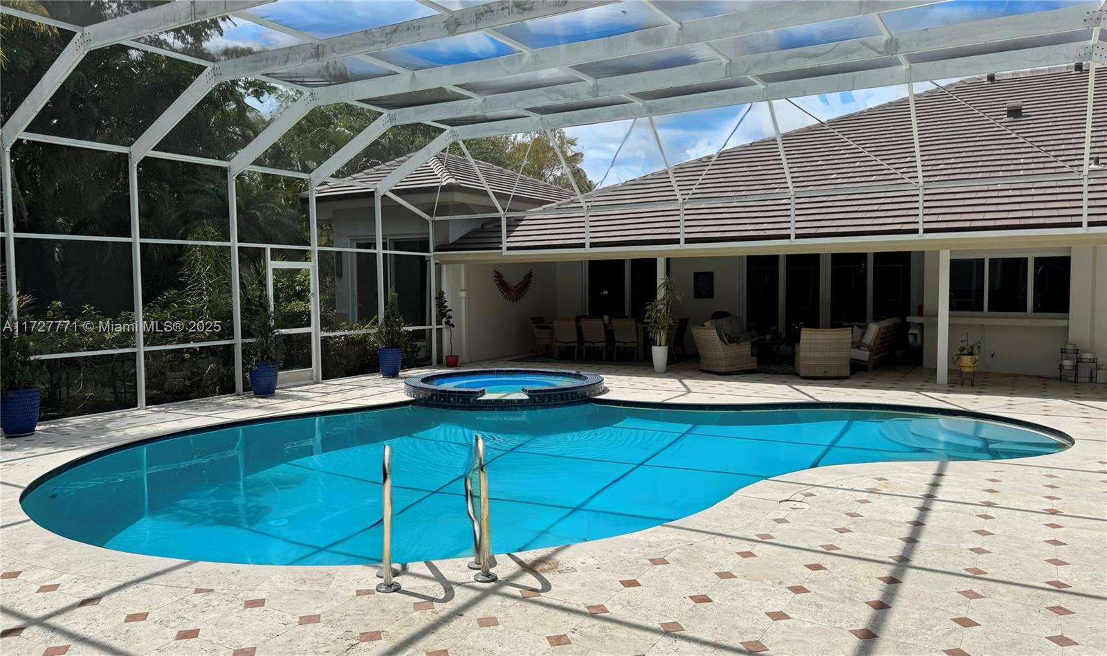 PARKLAND LAKES - Residential