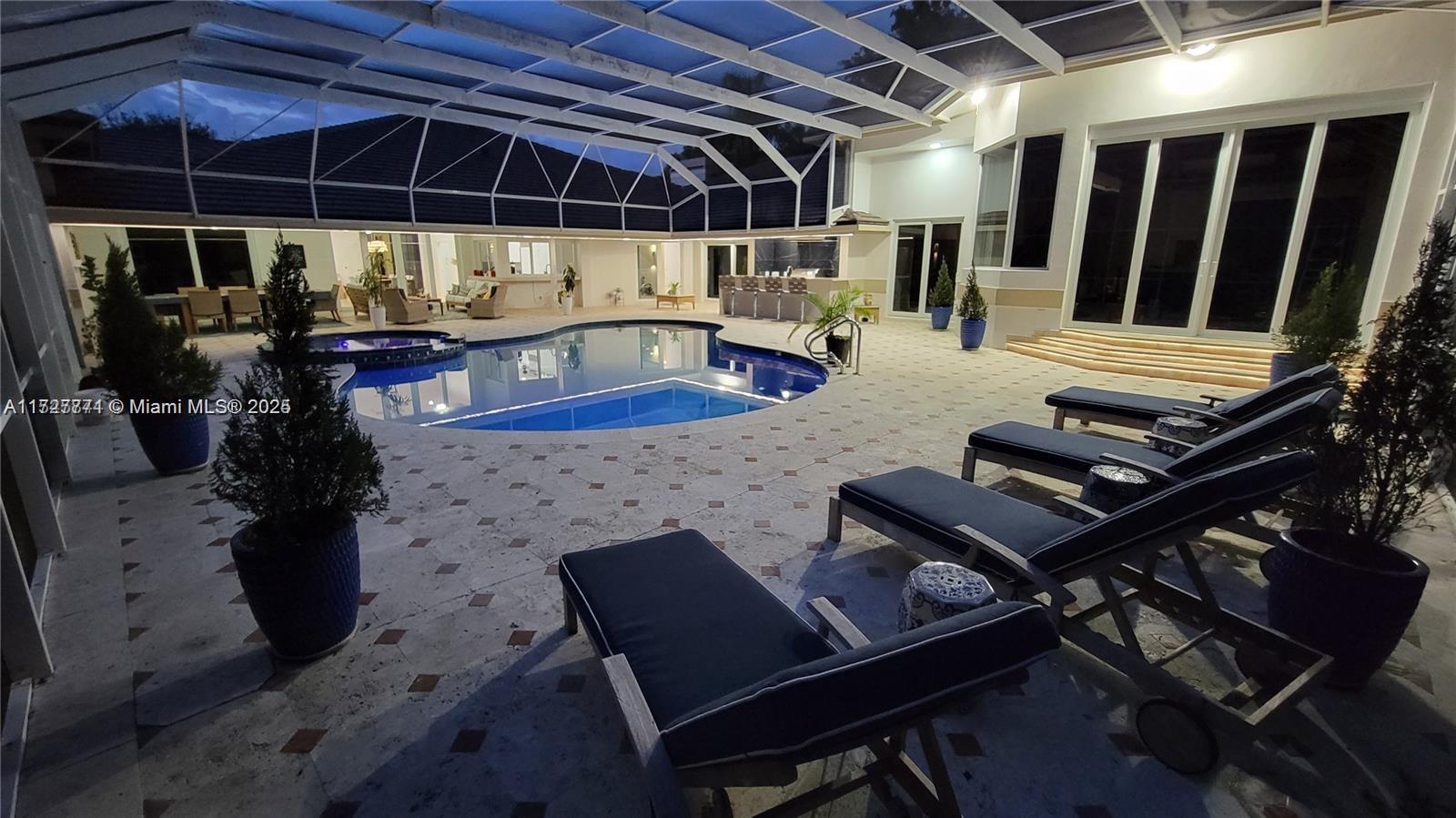 PARKLAND LAKES - Residential