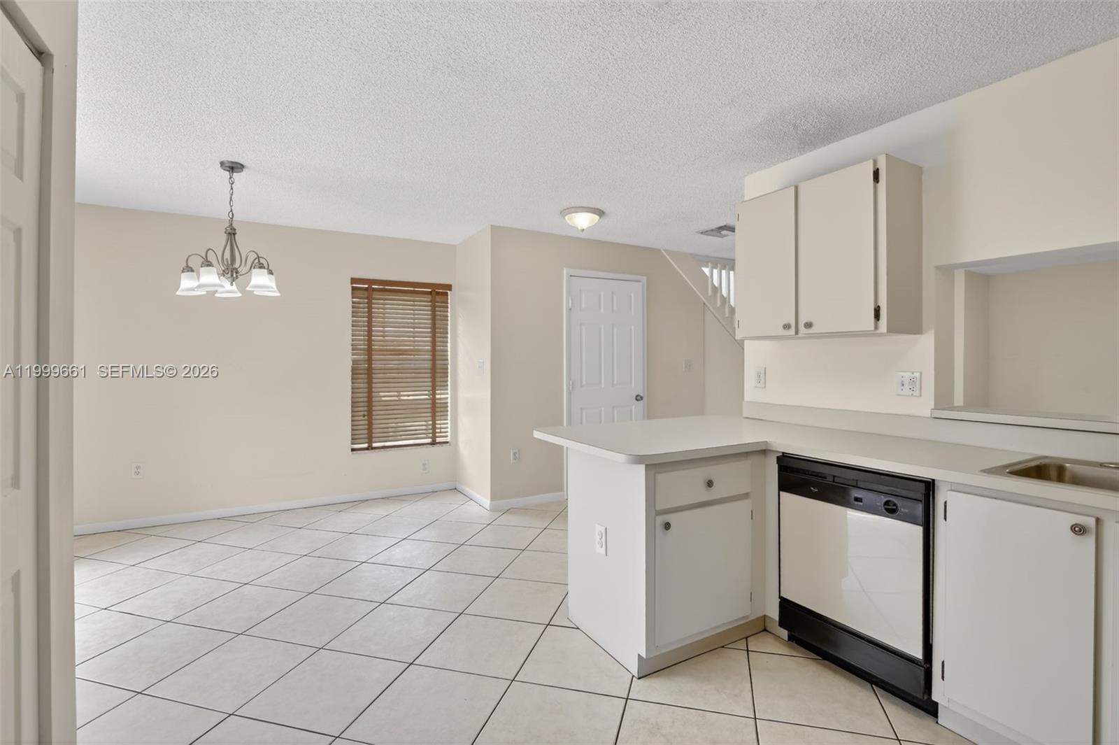 PEMBROKE POINTE - IMAGES - Residential