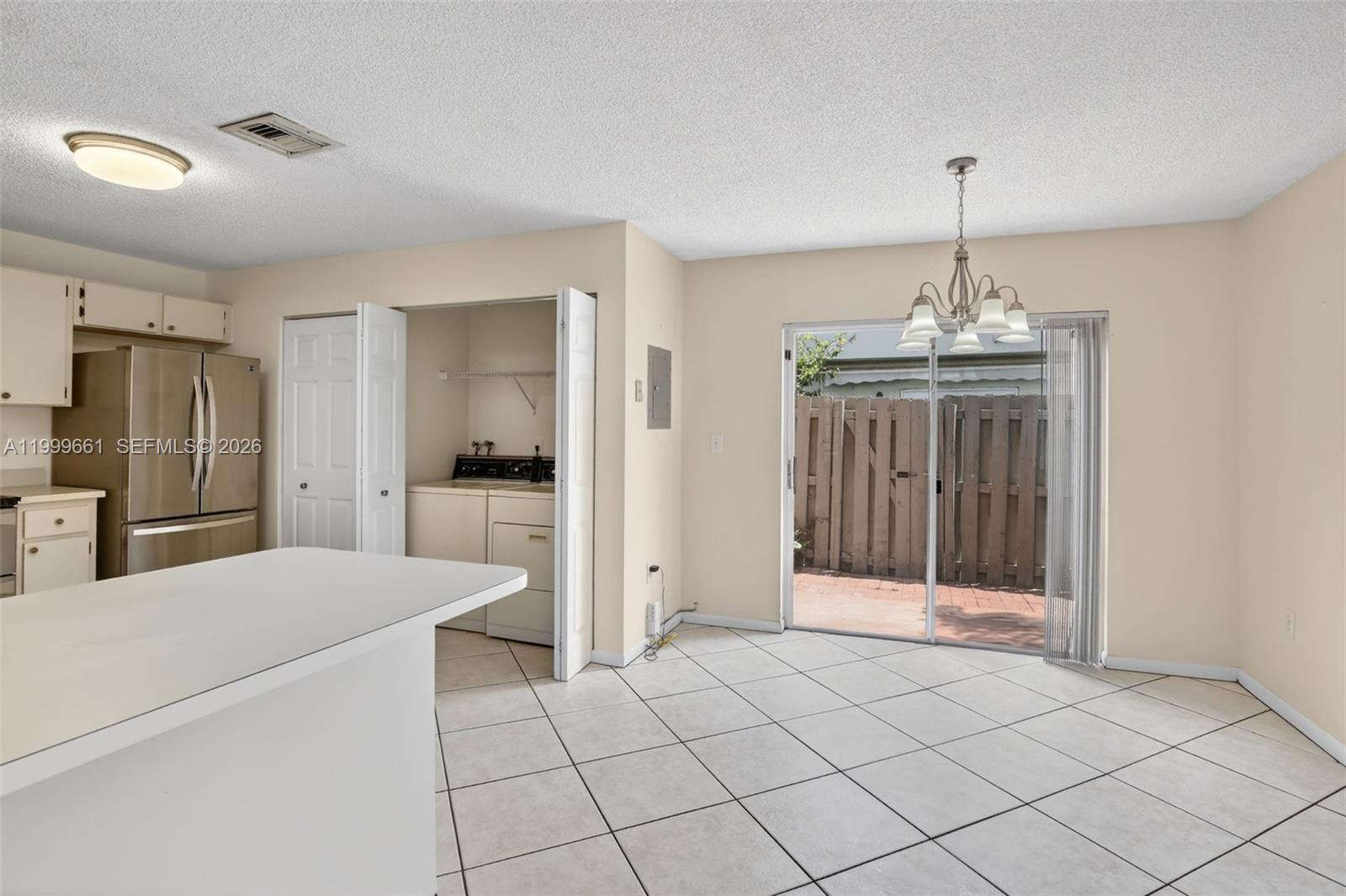 PEMBROKE POINTE - IMAGES - Residential