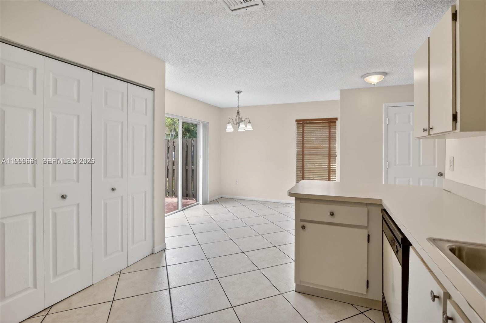 PEMBROKE POINTE - IMAGES - Residential