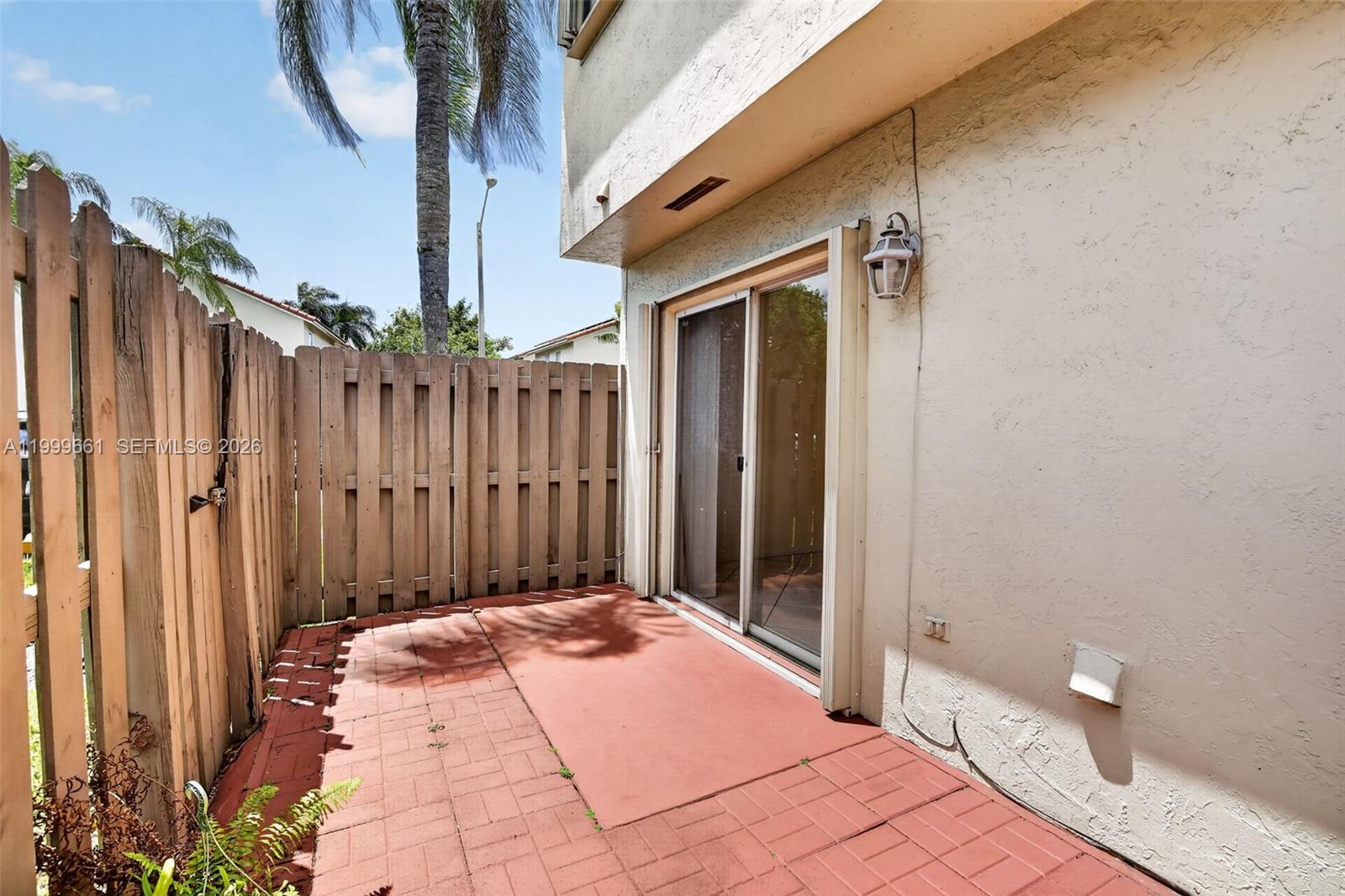 PEMBROKE POINTE - IMAGES - Residential