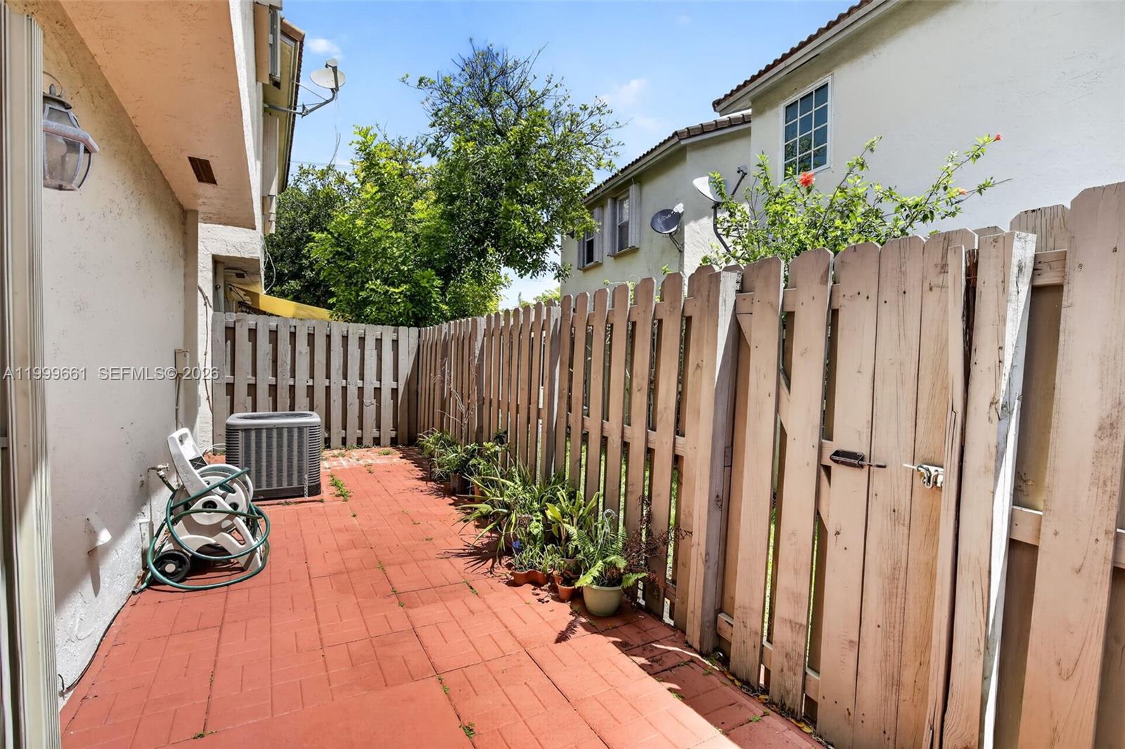 PEMBROKE POINTE - IMAGES - Residential