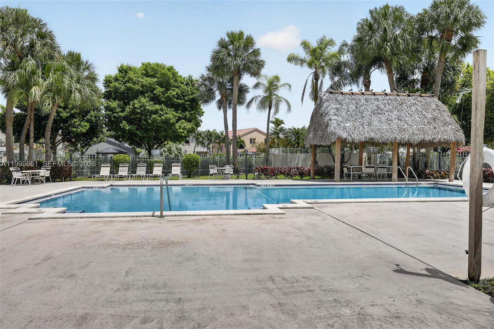 PEMBROKE POINTE - IMAGES - Residential