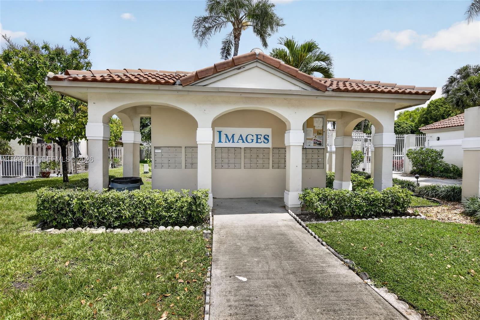 PEMBROKE POINTE - IMAGES - Residential