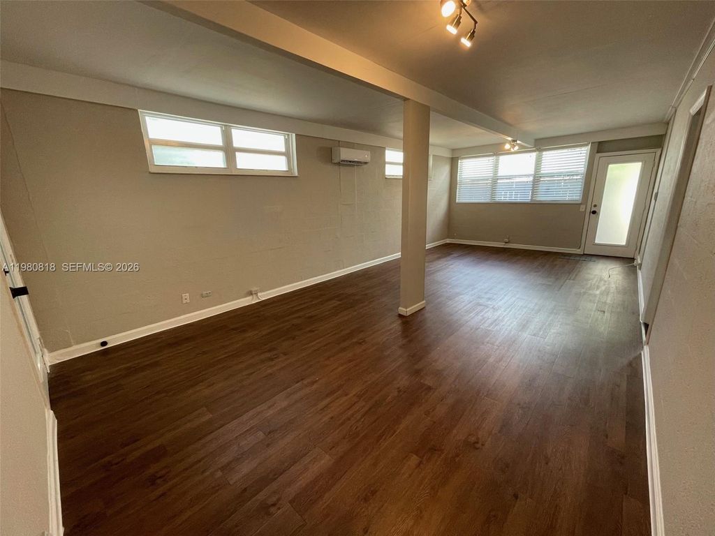 Photo of 305 NE 15th Ave #REAR, Fort Lauderdale, FL 33301 (MLS # A11980818)