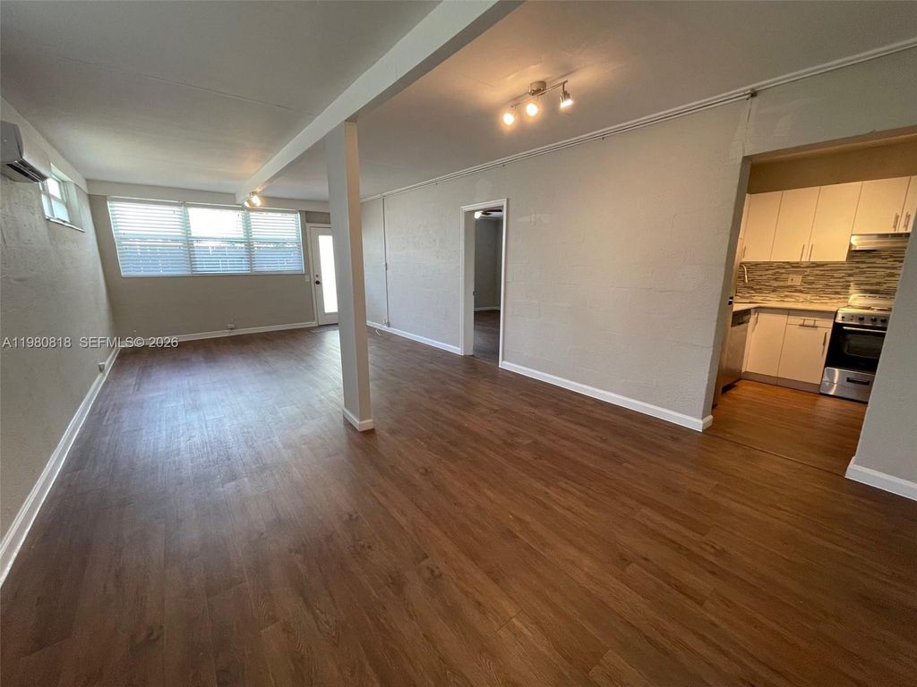 Photo of 305 NE 15th Ave #REAR, Fort Lauderdale, FL 33301 (MLS # A11980818)