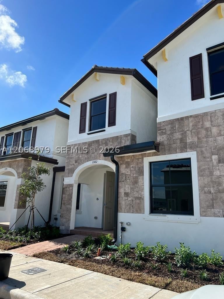 3382 W 114th Ter