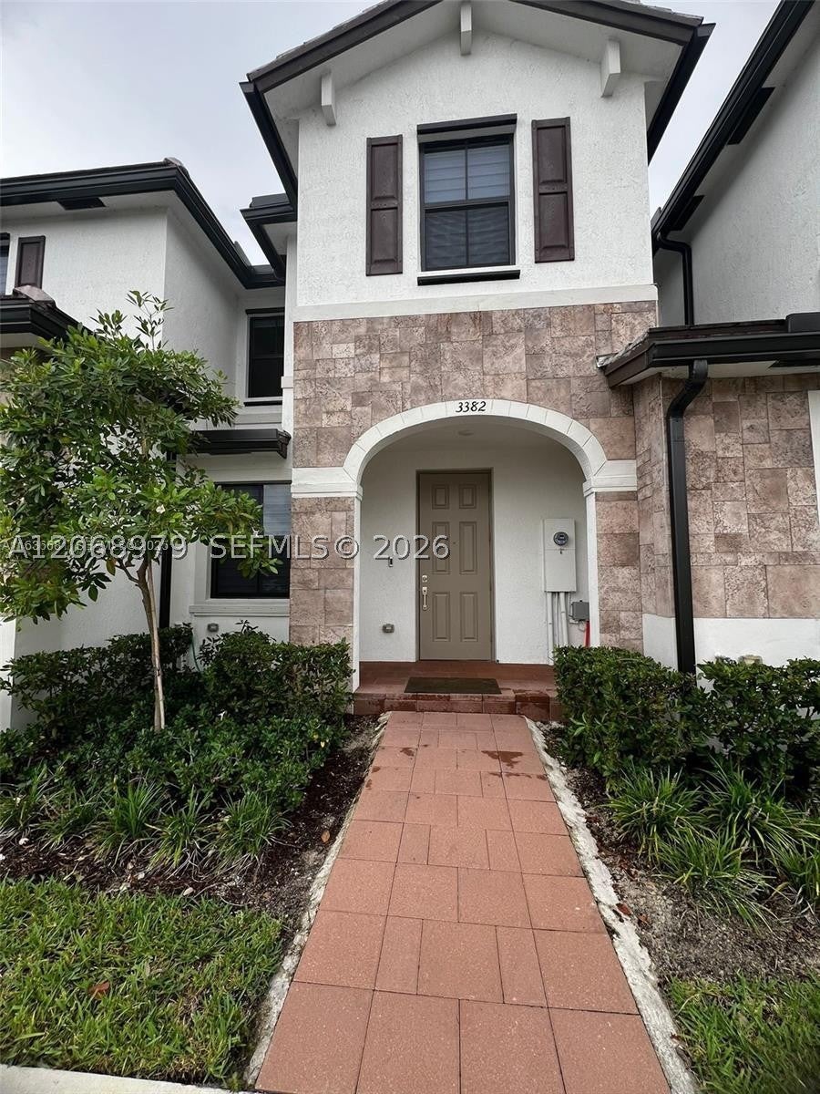 3382 W 114th Ter