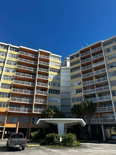 2025 NE 164th St 918 North Miami Beach FL 33162