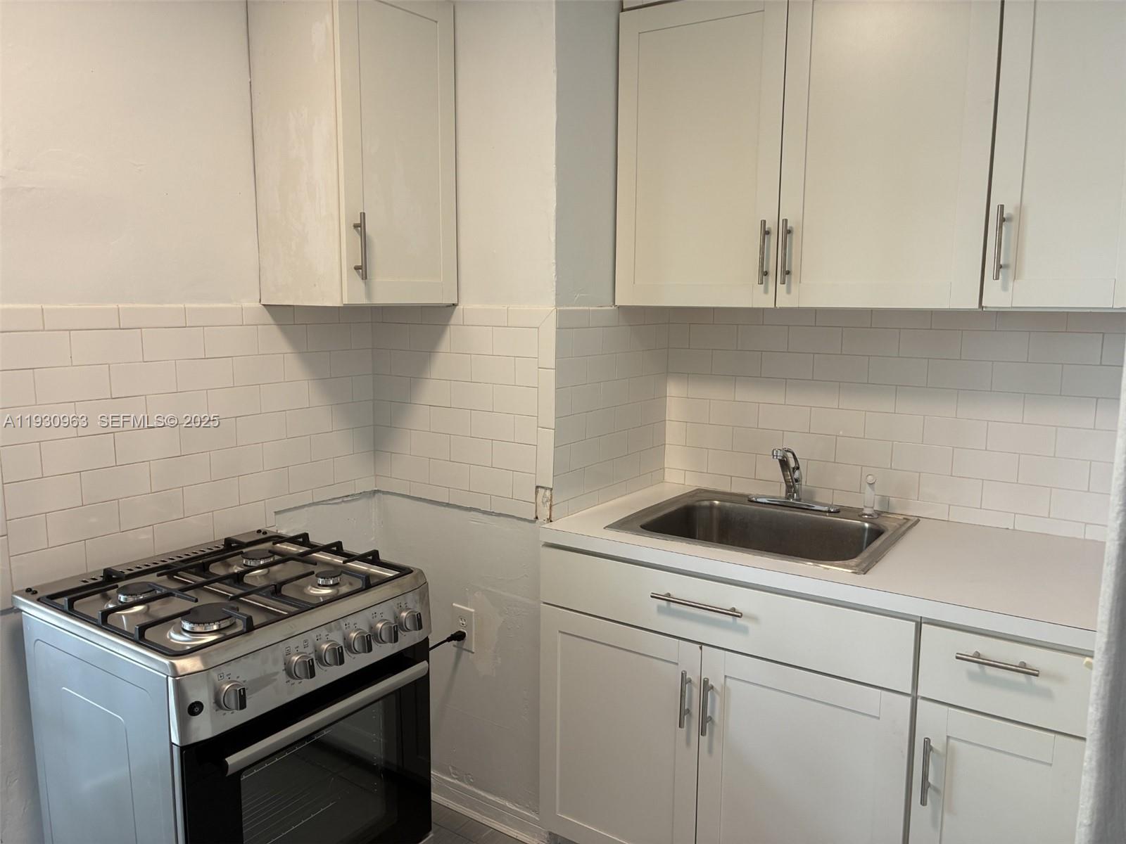 FLAMINGO TERR ADDN - Residential Lease