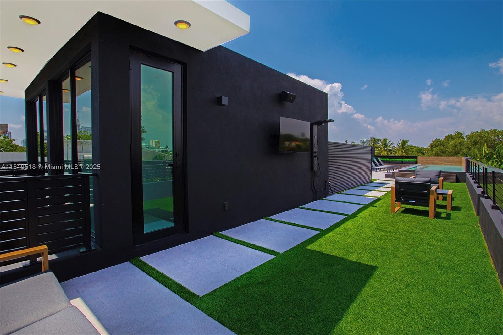 HOLLEMAN PARK - Residential Lease
