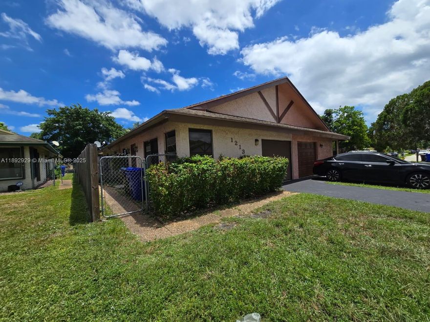 HOUSING VOUCHER WELCOME! 
Updated 4-Bedroom / 2-Bath Home. NO HOA    
Beautifully updated with all-tile flooring, fresh soft-grey paint, and new lighting throughout. Spacious great room and open kitchen featuring wood cabinets and stainless steel appliances. Includes washer/dryer, a tiled 1-car garage, central A/C (recently serviced), and a fully fenced yard. Conveniently located near schools, parks, and shopping. Tenant responsible for utilities, lawn care, and pest control.
