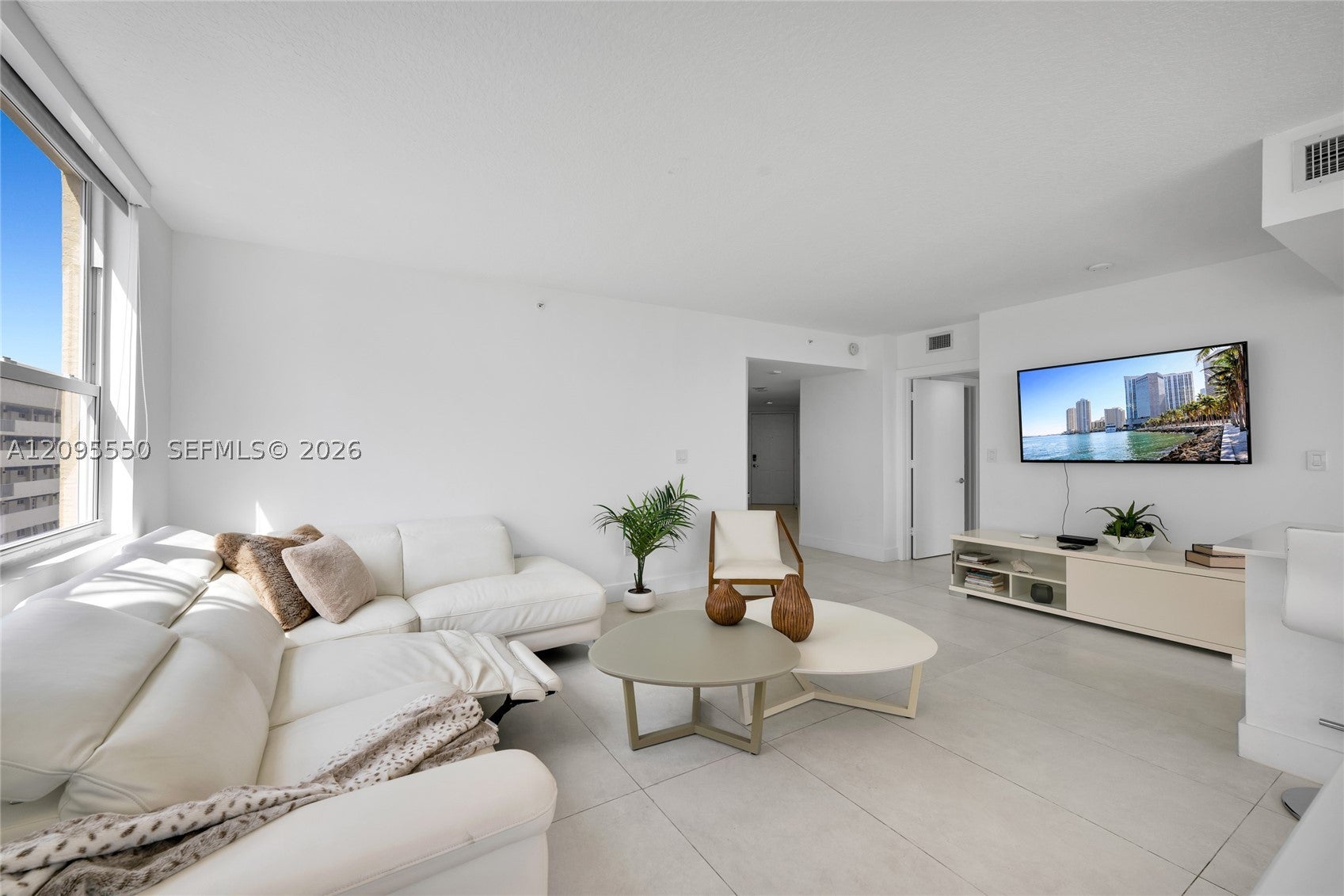 2080 S Ocean Dr 511, Hallandale Beach, FL, 33009/$1,250,000 4 2080 S Ocean Dr 511