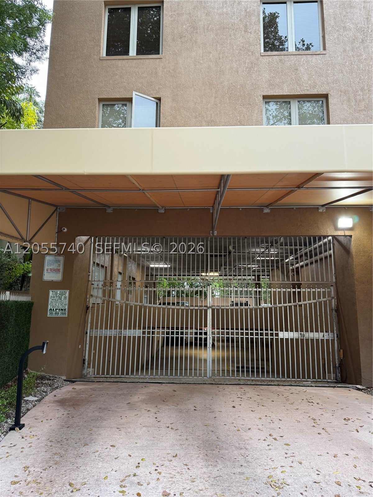2630 SW 28th St 33