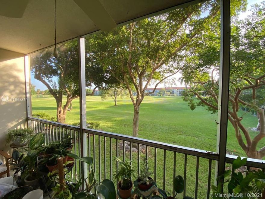 SUPER FABULOUS BIGGEST CORNER UNIT IN COMPLEX, 2ND FLOOR,  WOOD FLOOR CARPET AT BEDROOMS, GREAT LOCATION NEAR HIGWAYS AND PEMBROKE GARDEN MALL EASY TO SHOW USE SHOW ASSISTANT CREDIT SCORE BY ASSOC 650+