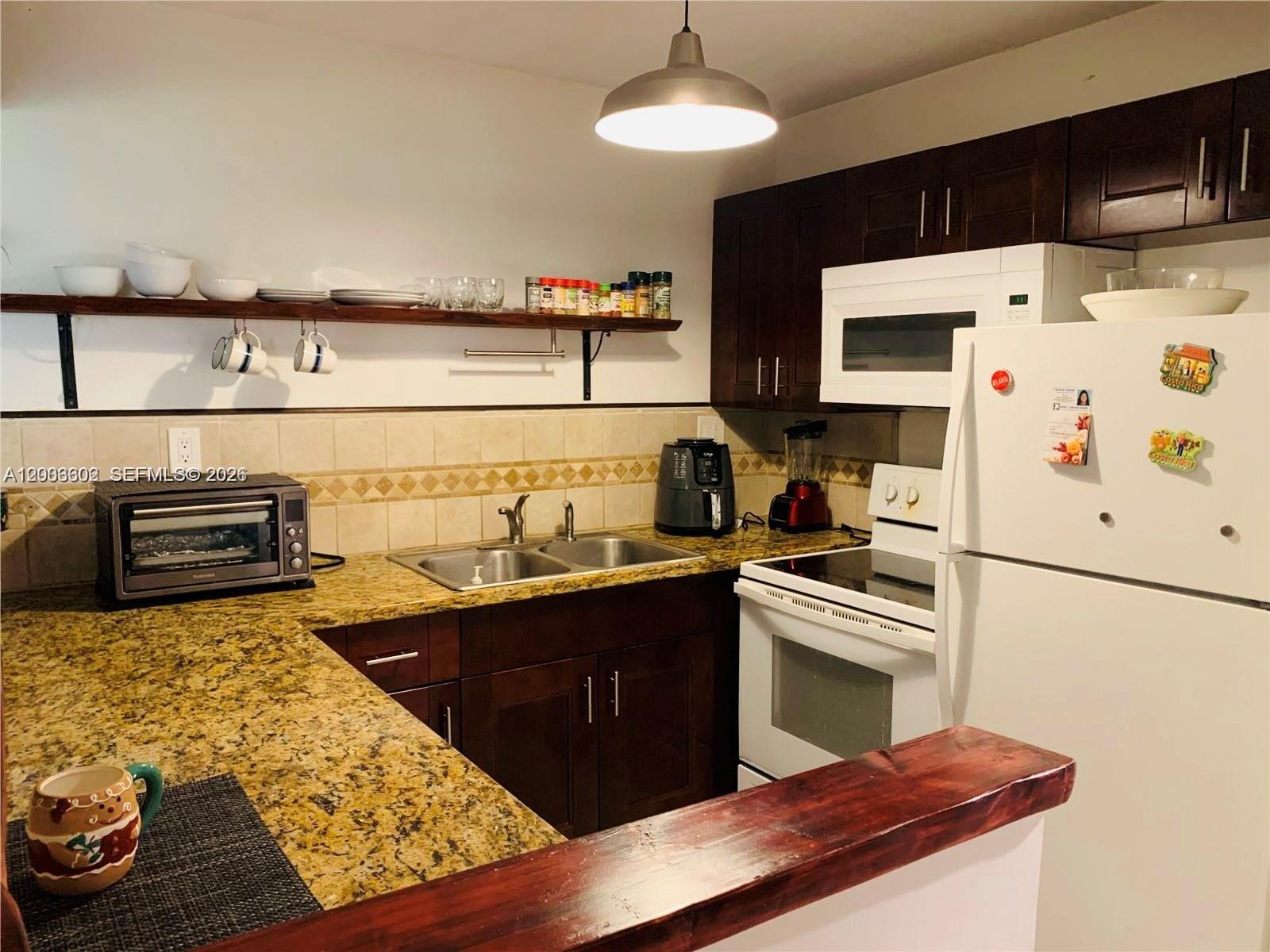 HAMPTON COURT CONDO - Residential