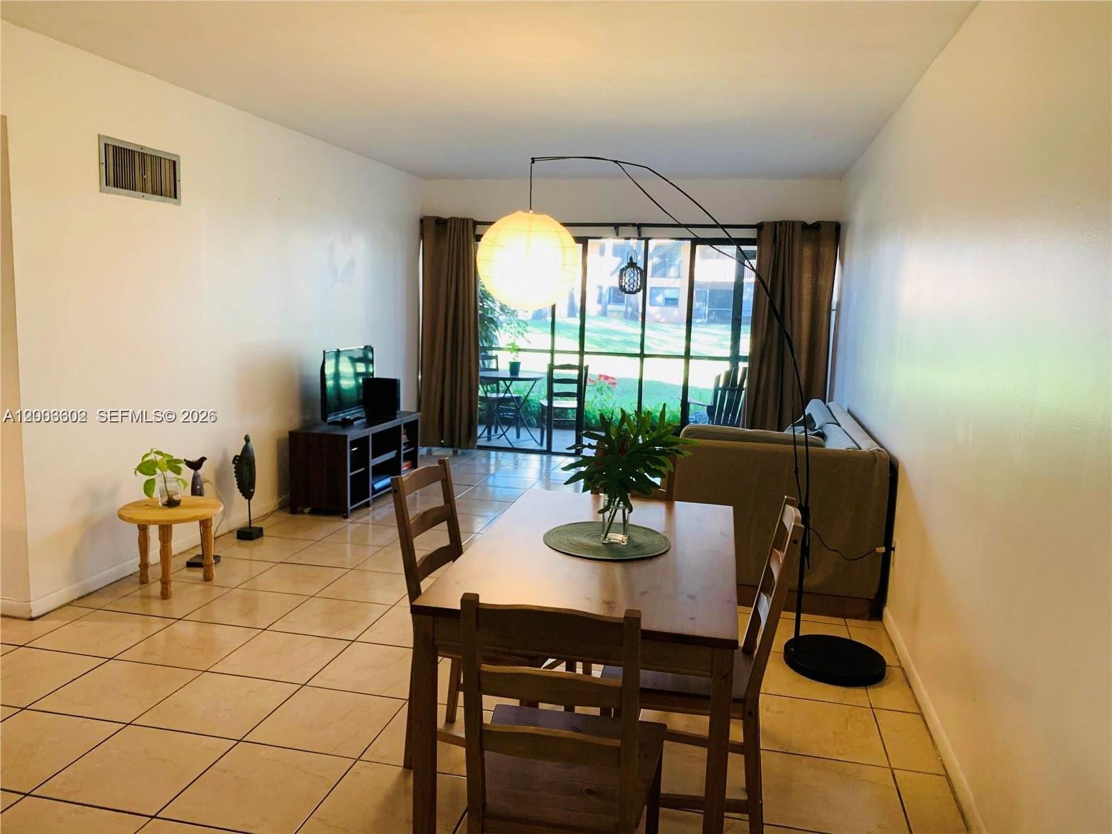 5855 Washington St 90