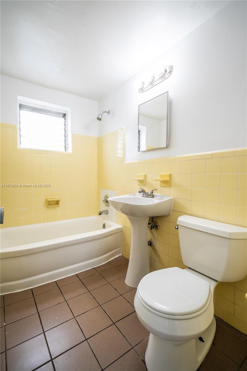 CORAL GABLES SEC K - Residential Lease