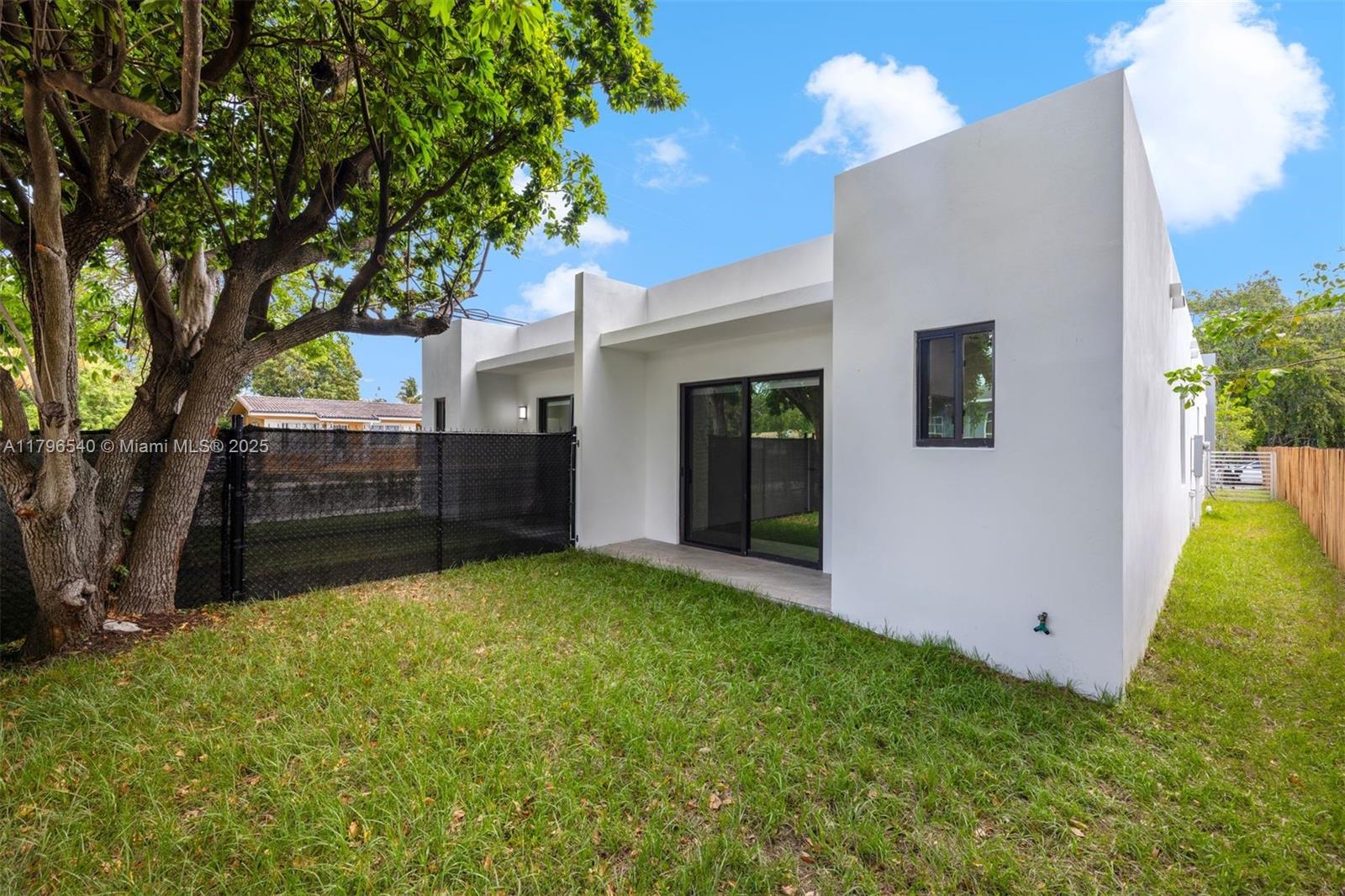 GROVELAND PARK - Residential Income