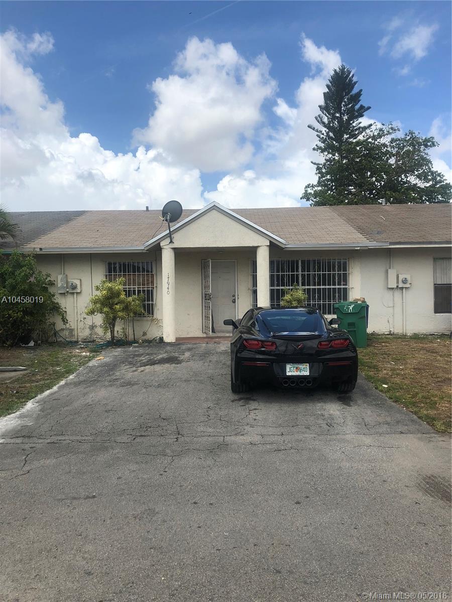 Recently remodeled 3 Bed/ 2 Bath on a cold de sac, New modern gray flooring in the bedrooms. Both bathrooms just redone. New Metal fence in the backyard! Very Specious. Washer & Dryer Hook up.