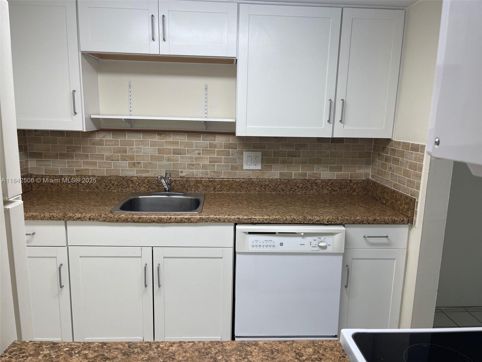 Beautifully updated 2-bedroom, 2-bathroom condo located in the desirable community of The Promenade at Kendale Lakes. This spacious unit features an open balcony, washer and dryer inside the unit, and oversized bedrooms with a walk-in closet. Includes one assigned parking space plus additional visitor parking. Enjoy a gated community with great amenities such as two swimming pools, tennis courts, a serene lake, and nightly security patrol. Special assessment of $ 84.33 in place until January 2026.
Conveniently located near shopping, dining, and major highways. Don’t miss this opportunity!
