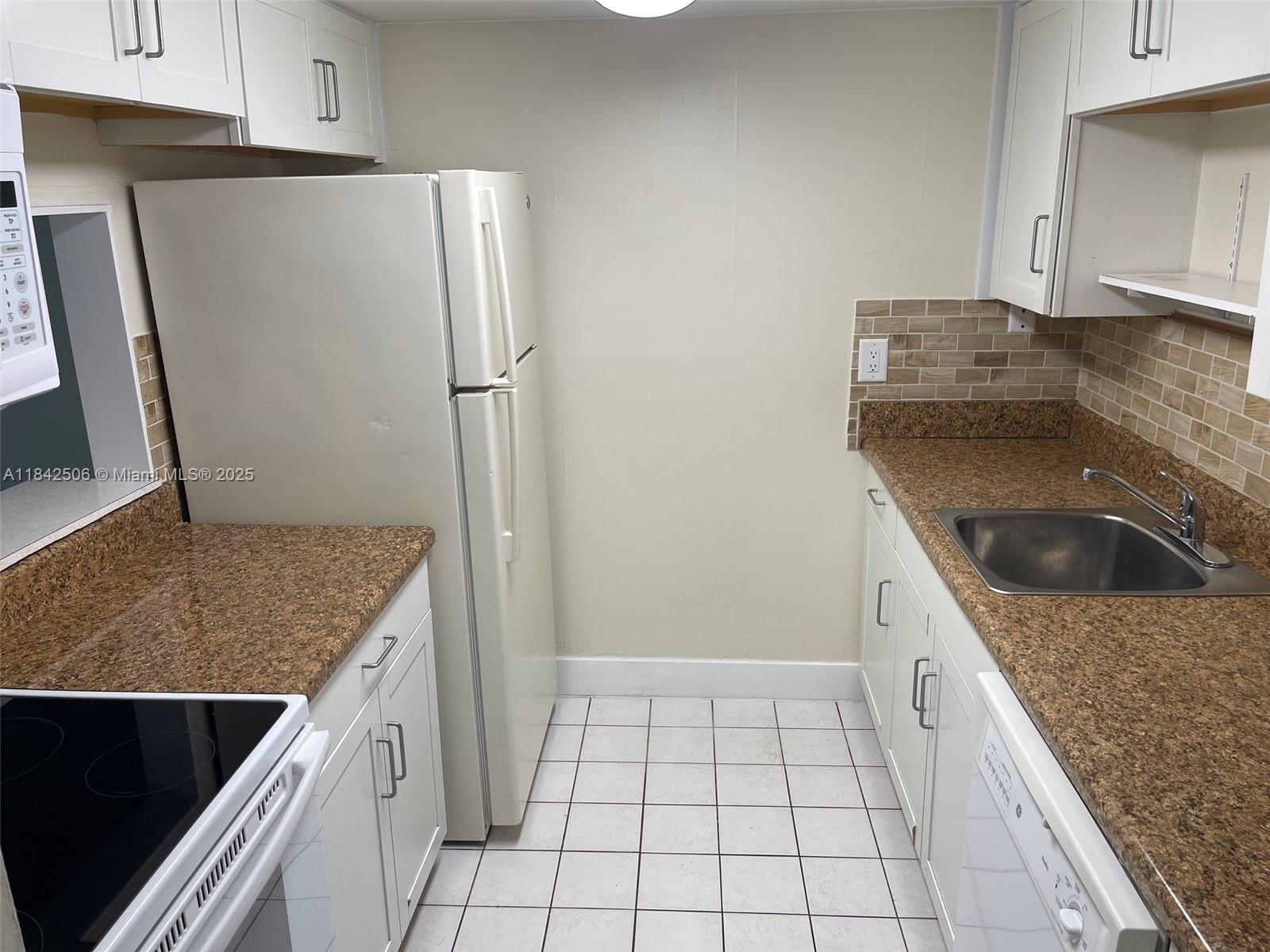 14221 N Kendall Dr 209C, Miami, FL, 33186/$275,000 2 14221 N Kendall Dr 209C