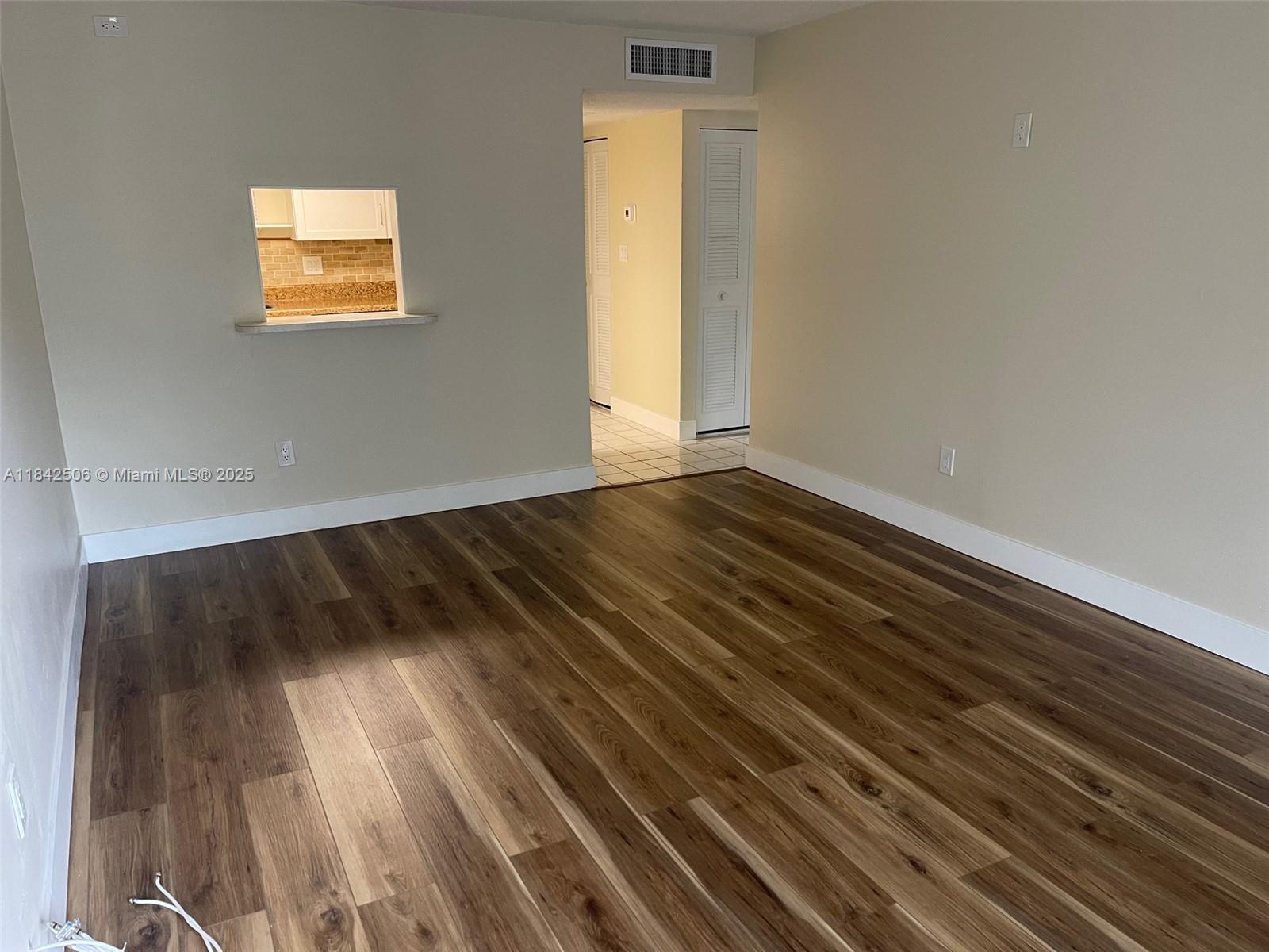 14221 N Kendall Dr 209C, Miami, FL, 33186/$275,000 4 14221 N Kendall Dr 209C