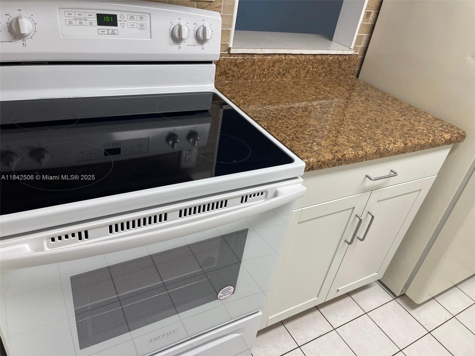 14221 N Kendall Dr 209C, Miami, FL, 33186/$275,000 3 14221 N Kendall Dr 209C