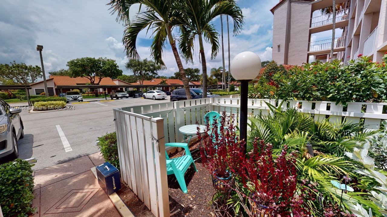 HUNTINGTON POINTE - Residential