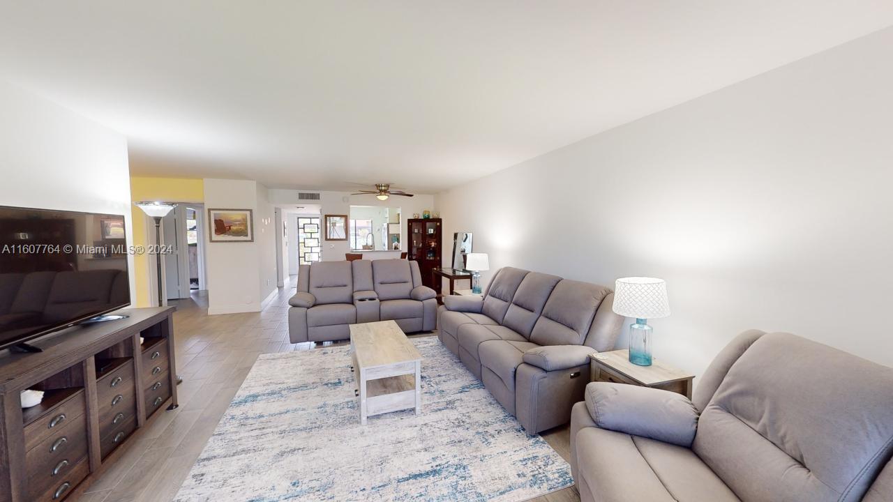 HUNTINGTON POINTE - Residential