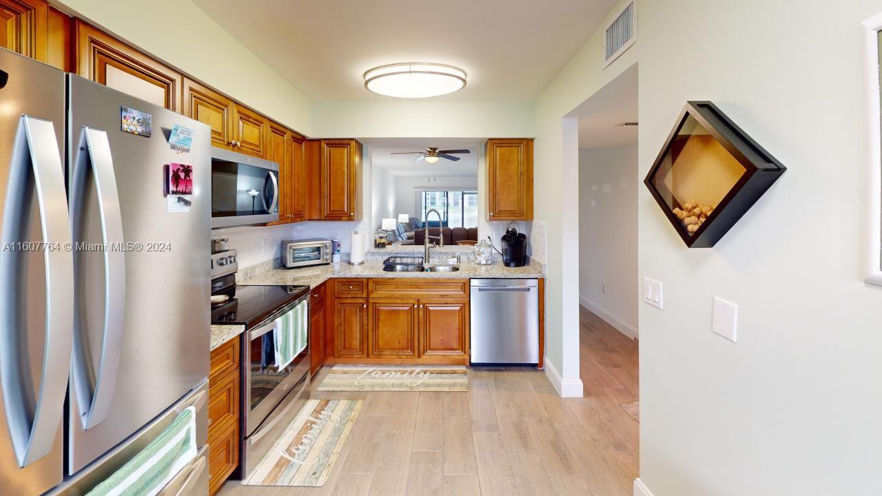 HUNTINGTON POINTE - Residential