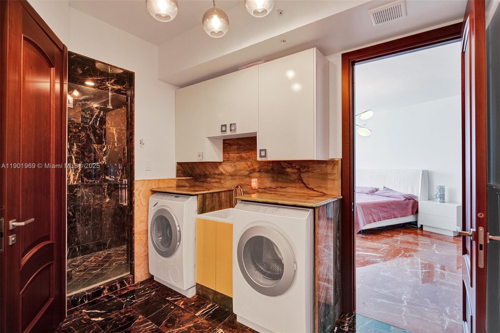 TRUMP ROYALE - Residential Lease