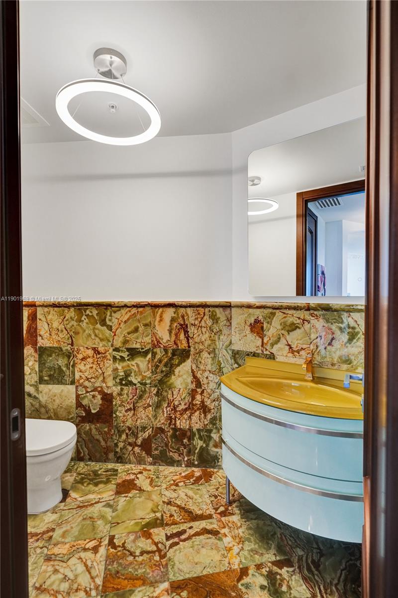 TRUMP ROYALE - Residential Lease