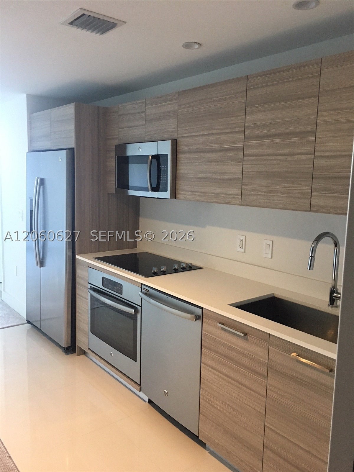 121 NE 34th St 914