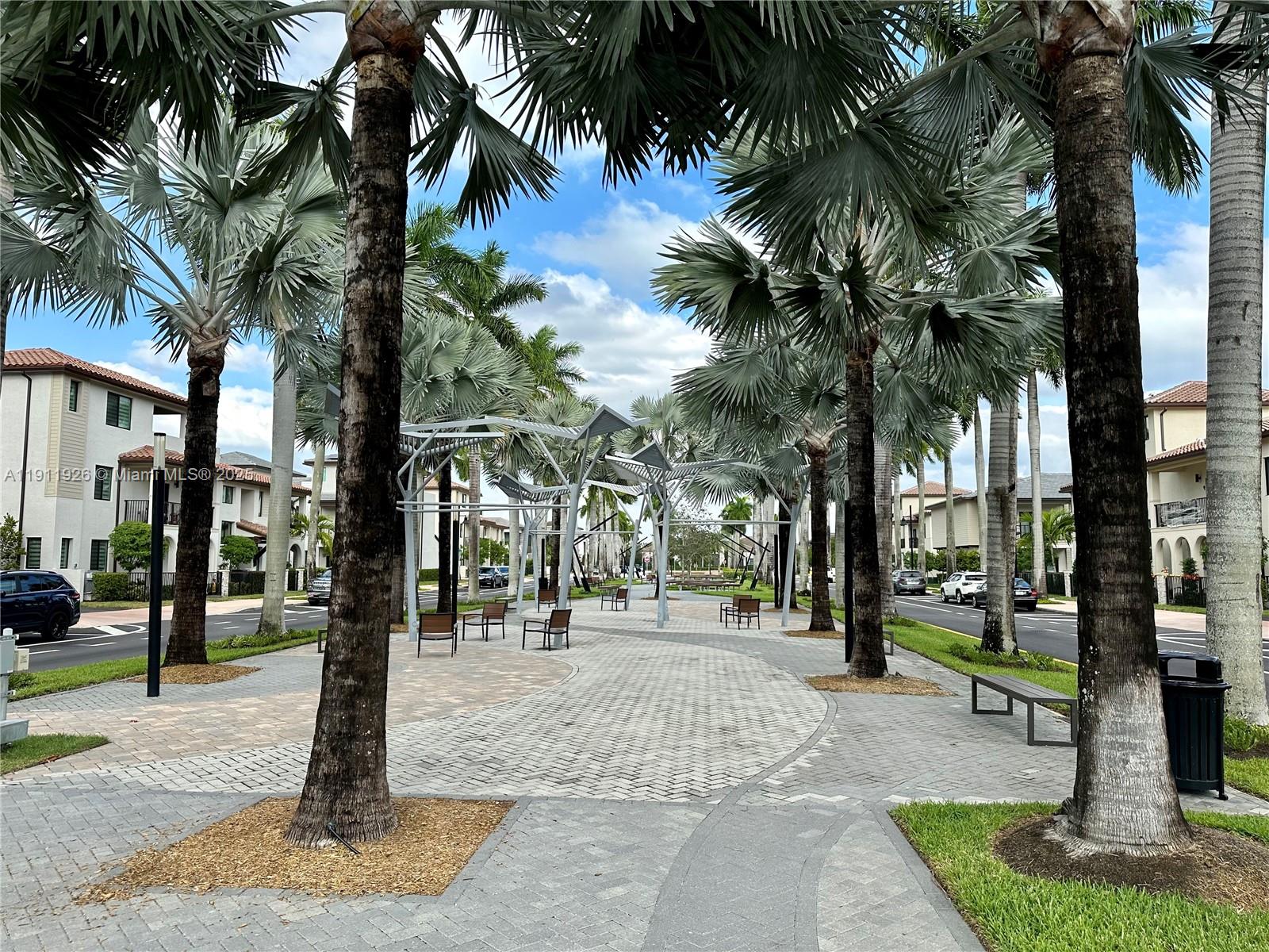 DOWNTOWN DORAL SOUTH PHAS - Residential