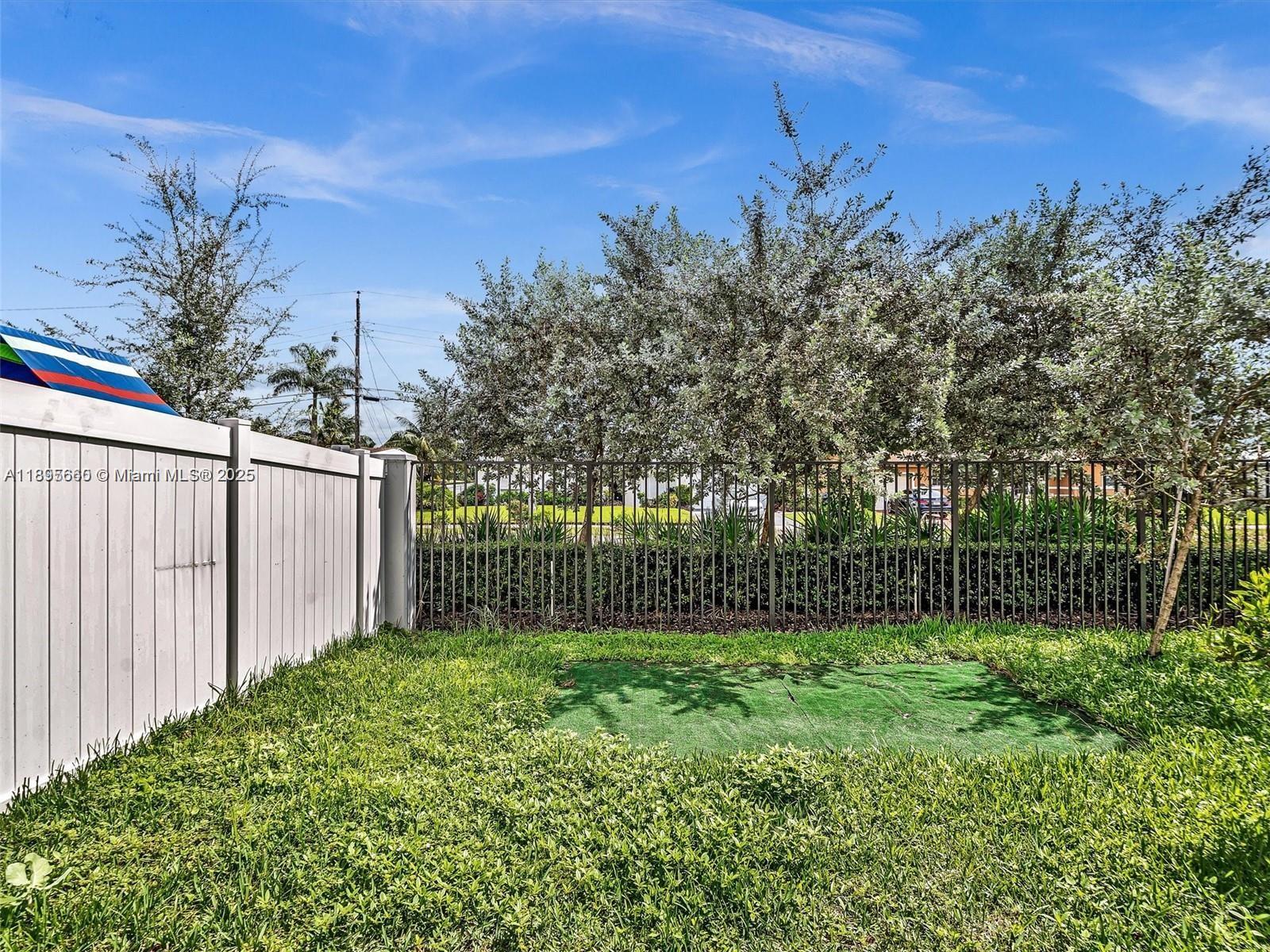 VISTA LAGO - Residential