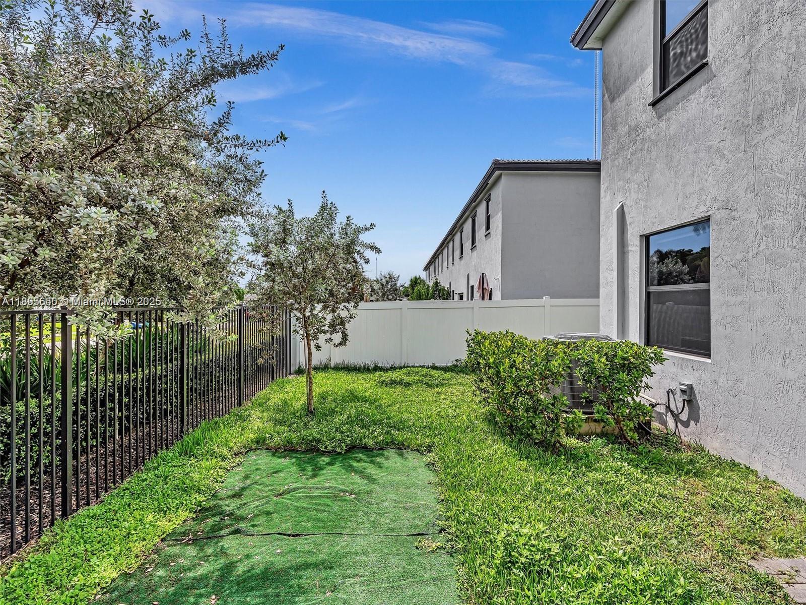 VISTA LAGO - Residential