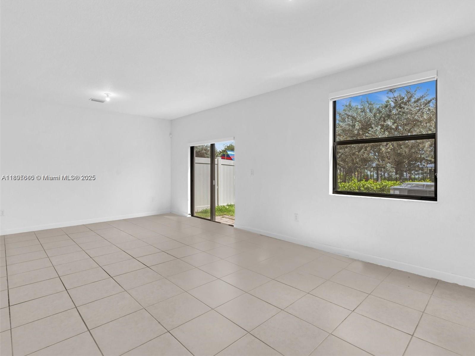 VISTA LAGO - Residential