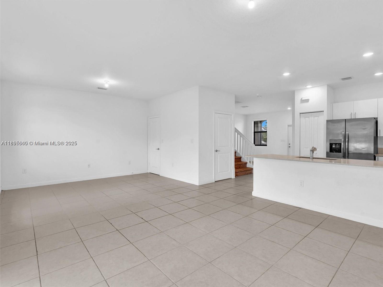 VISTA LAGO - Residential
