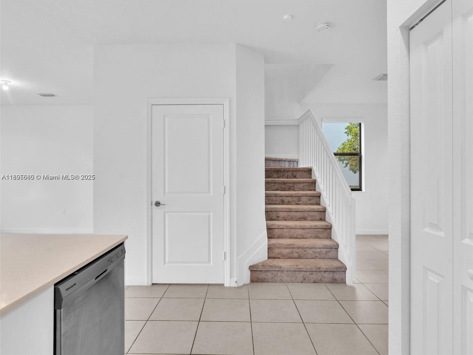 VISTA LAGO - Residential
