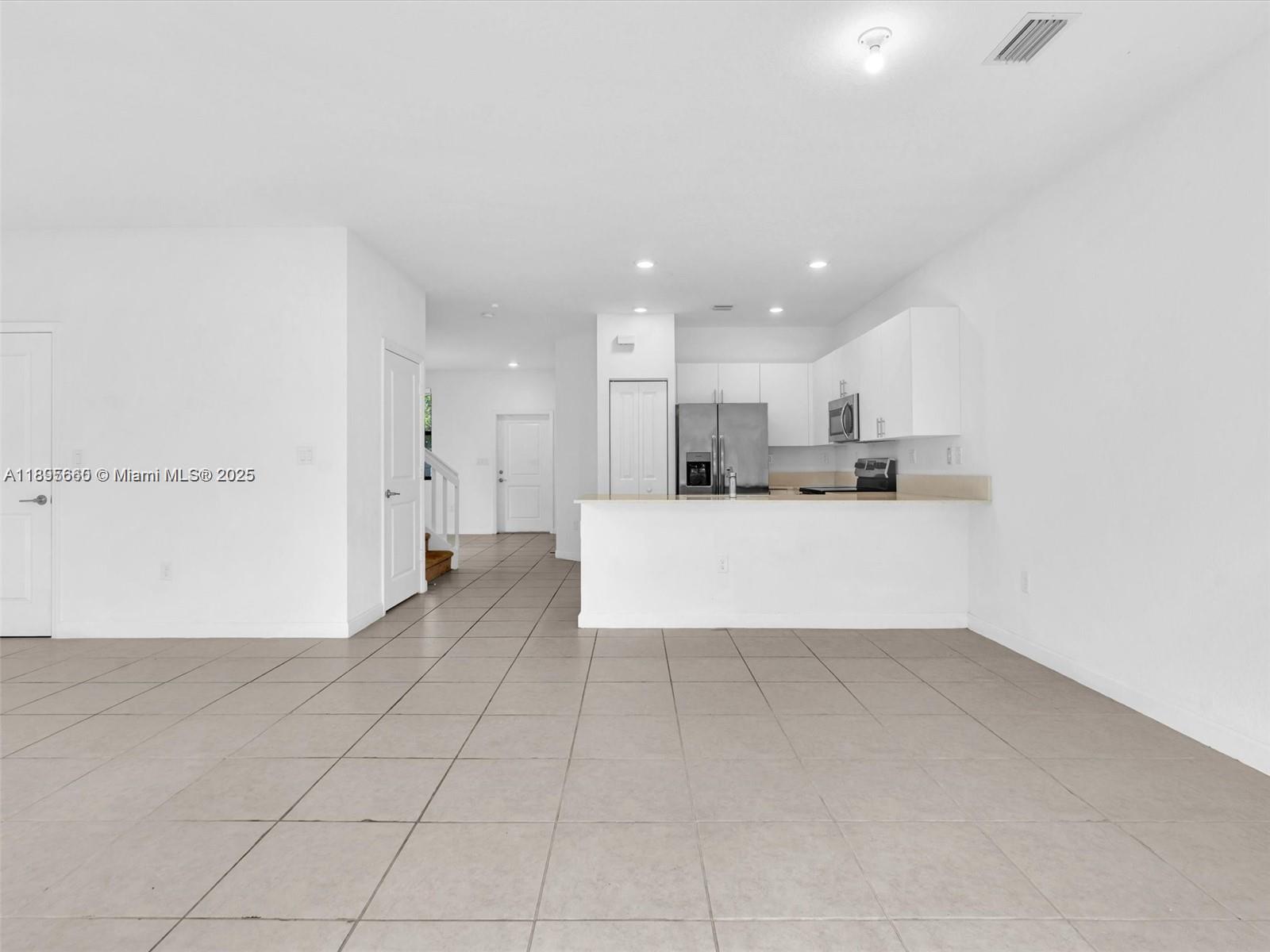 VISTA LAGO - Residential