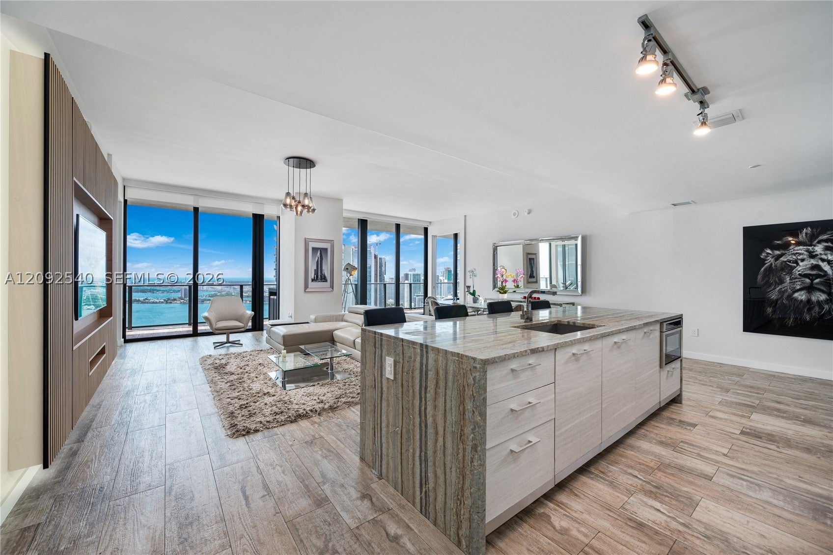 650 NE 32nd St PH5003