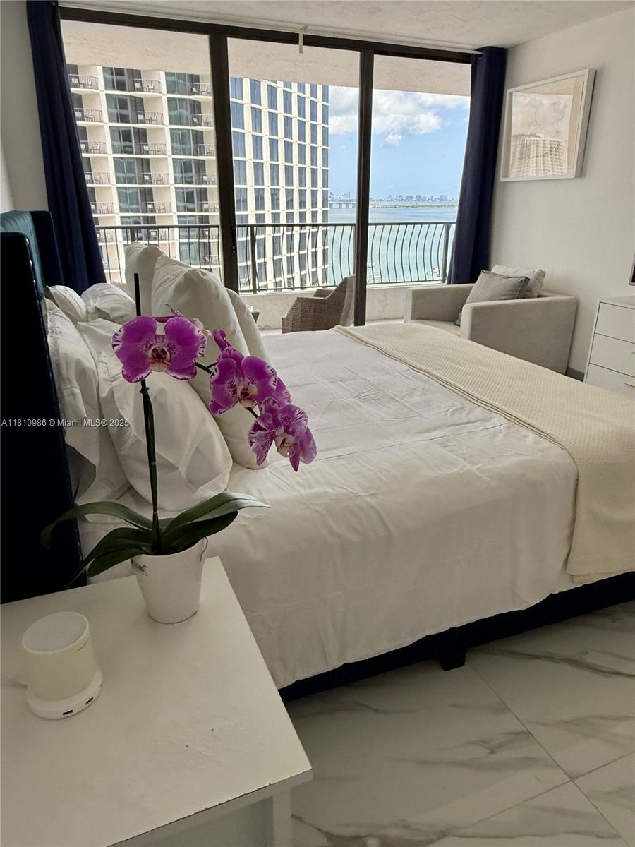 555 NE 15th St 15G