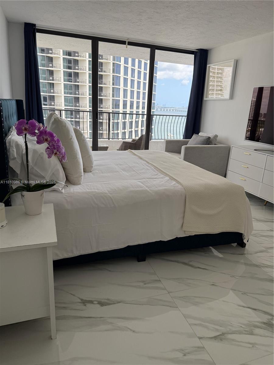 555 NE 15th St 15G