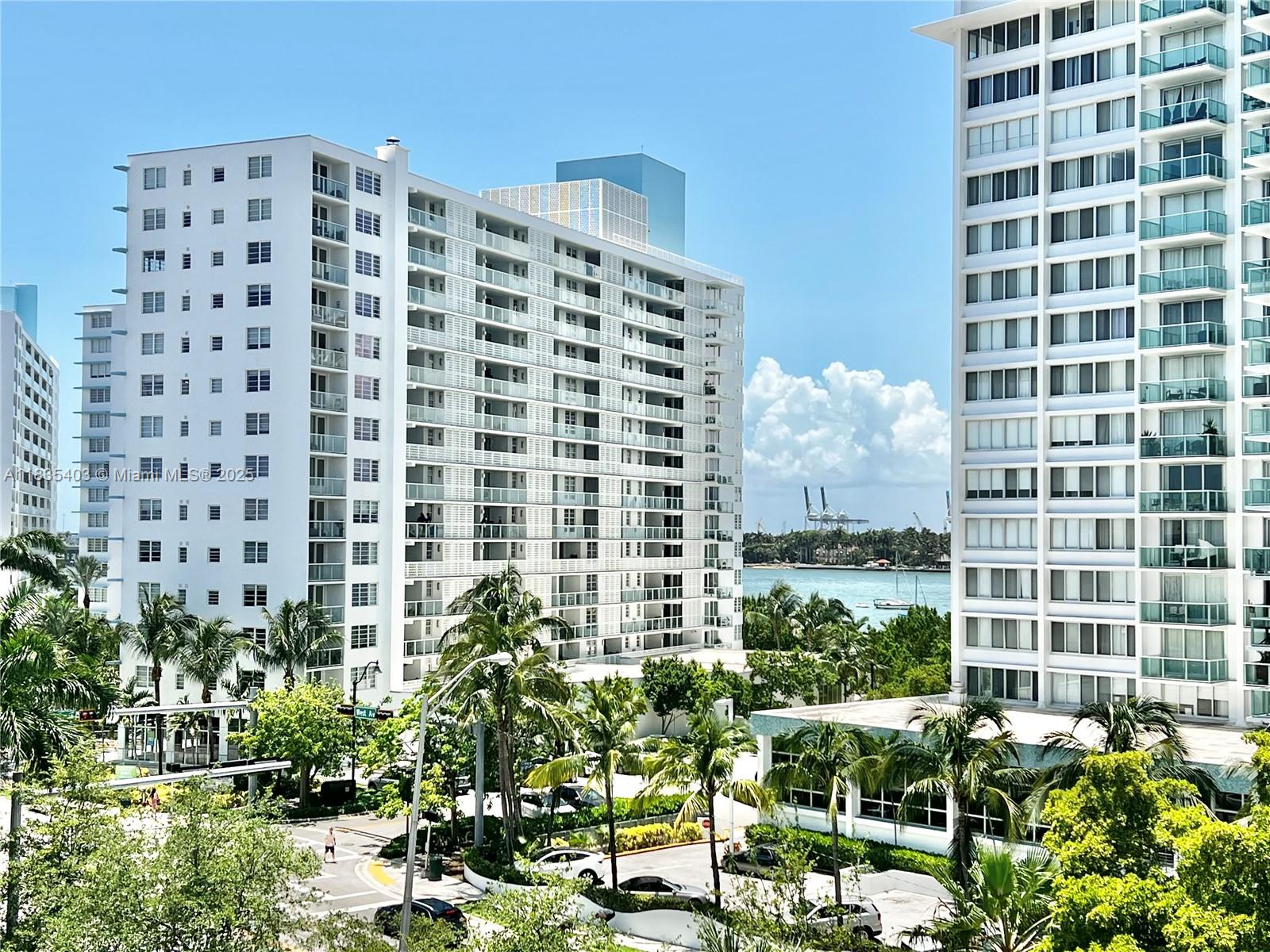 1 bedroom 1 bathroom condo in South Beach (trendy West Avenue - The Mirador community) with wide open skyline/bay views and brand new impact windows. Includes 1 assigned gated parking space. The Mirador boutique building has intercom/biometric entrance, security cameras throughout the property and pet friendly.
Building located steps away from Whole Foods, Pura Vida, Walgreens, Lincoln Road, Flamingo Park, Canopy Park, Sunset Harbour Shops and more. The building amenities include access to a magnificent bay front pool, a state-of-the-art gym, jacuzzi and convenience store. Rent includes access to beautiful pool by the bay and access to Prestige Miami Fitness Club across the street. Unit can be rented fully furnished or unfurnished. Minimum rent: 6 month.